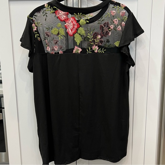 Haptics Black Sheer Block Embroidered Floral Flowy Short Sleeve Top - Picture 3 of 8